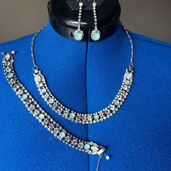 SOLD Cupcake Sorrelli Set - Picture 3 of 4